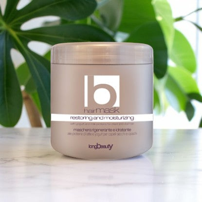 Compoziția sa bogată în ingrediente active protejează, regenerează și hidratează în profunzime părul, redându-i moliciunea și strălucirea naturală.